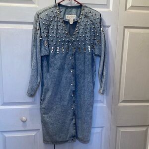 Lightweight Denim Dress. Size 6, but, fits more like A 10.  Adorned with silver